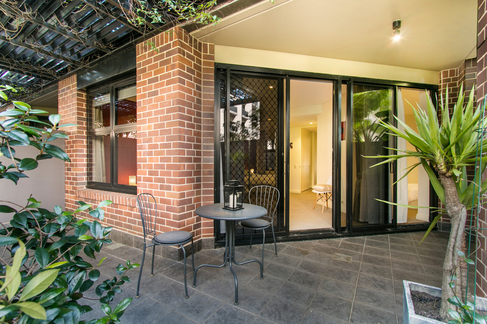 house with a screen door